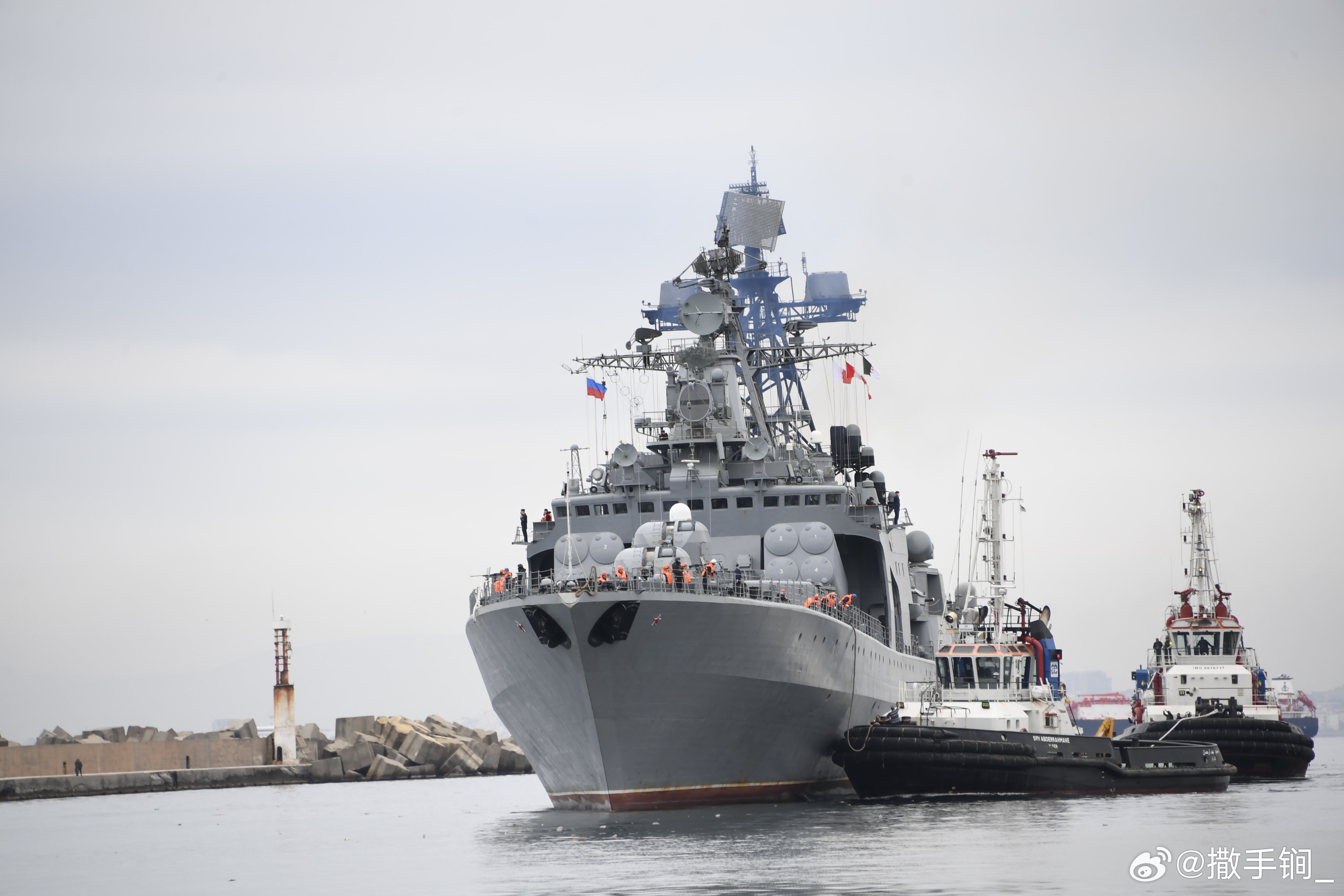 俄北方舰队619“北莫尔斯克”号大型反潜舰近日到访阿尔及尔。此舰之前一直在东地中