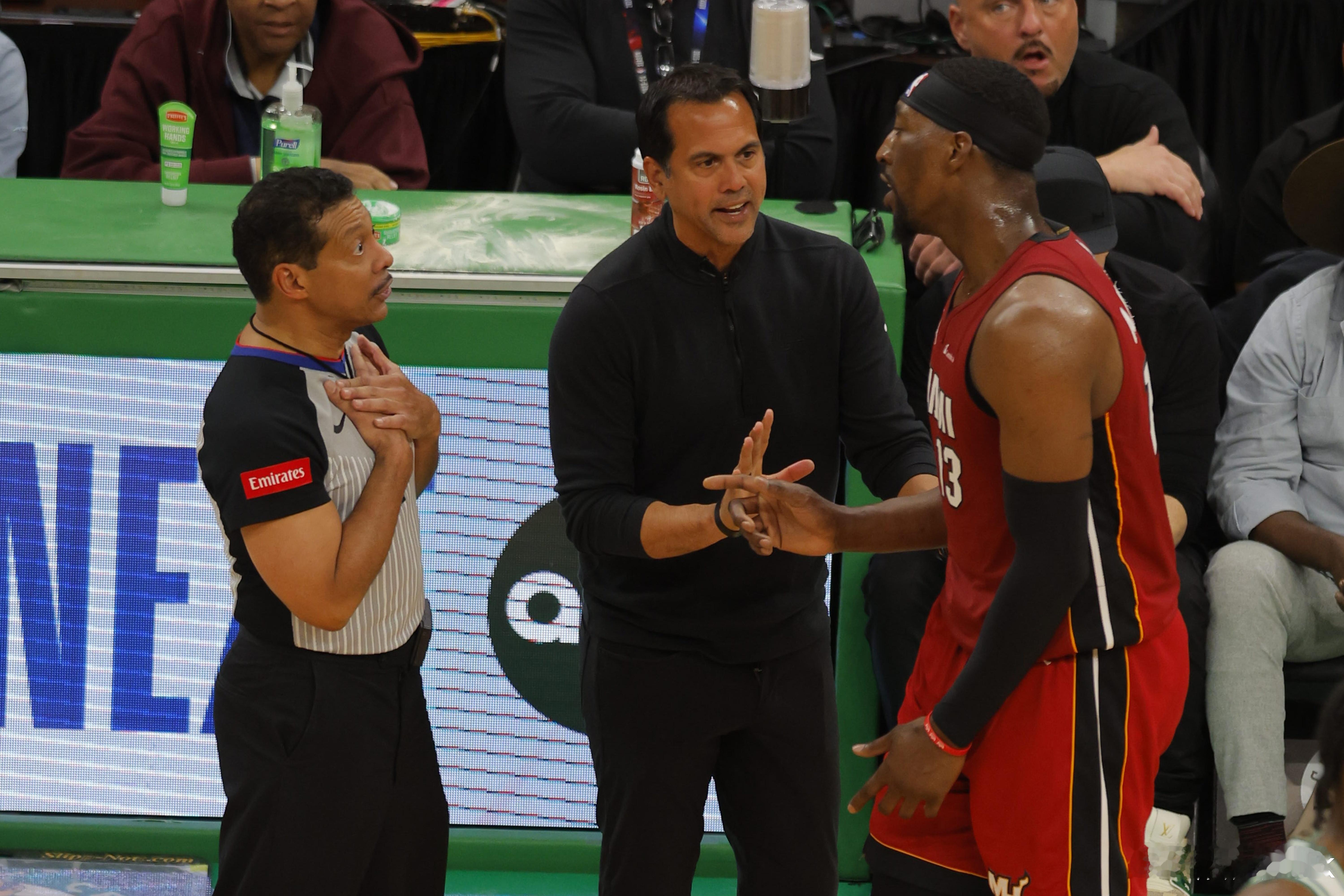 斯波谈与阿德巴约的关系：“我们的交流完全不局限于主教练与球星的身份，更像是并肩作