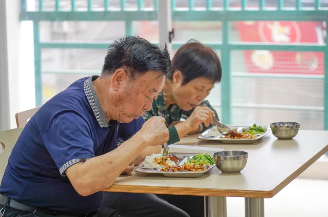 56岁男子因挑食躲过脑梗，医生夸赞：这5物挑得好，少吃就对了

“我就是不吃那些