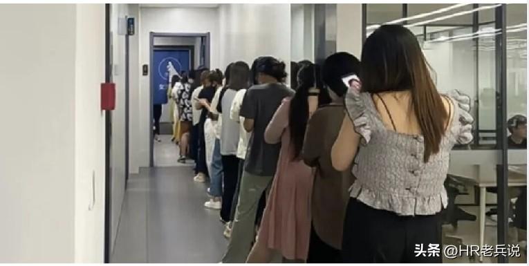 公司自打疫情过后，就一直在强调员工年龄结构要年轻化，我们作为主要的落实部门-hr