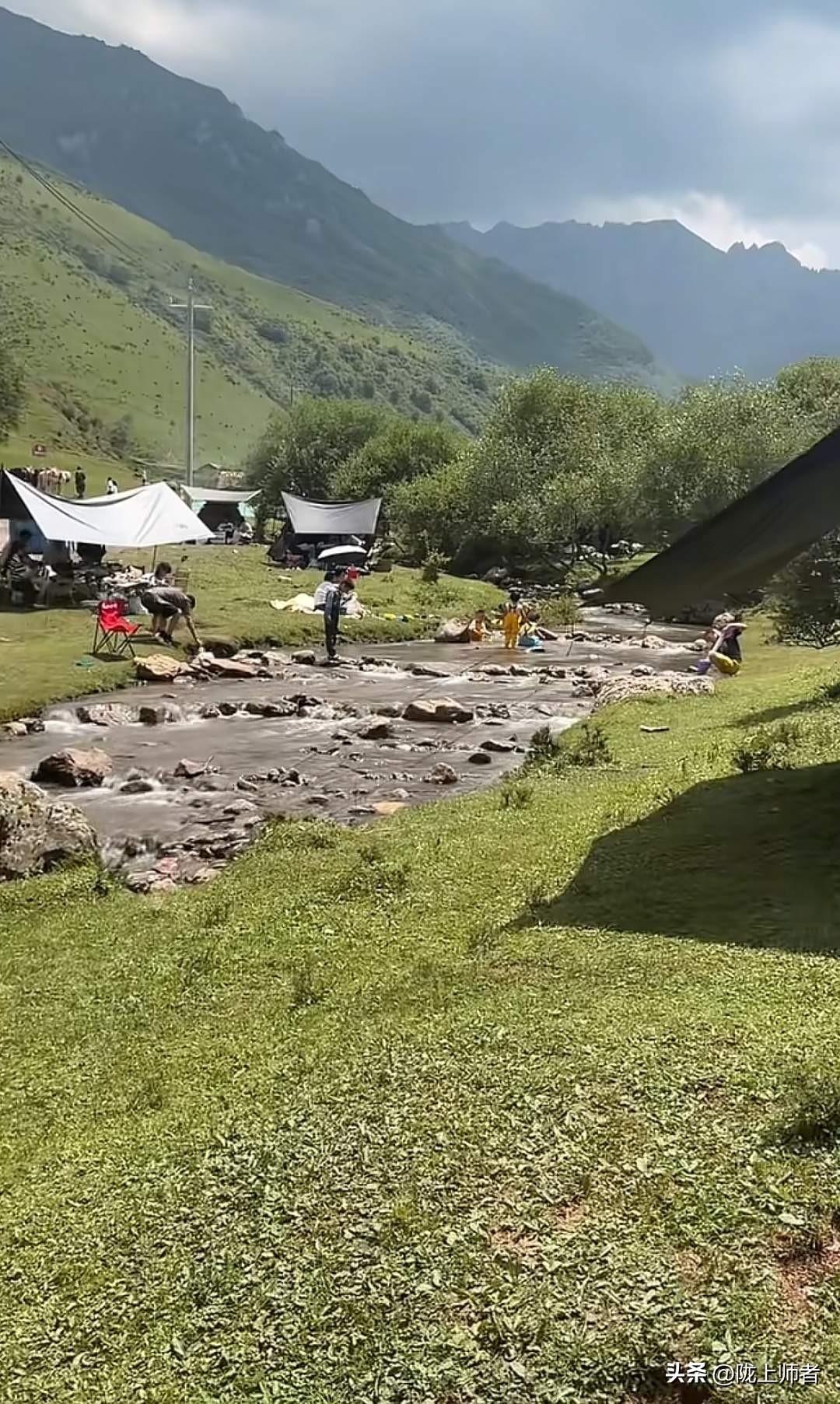 甘肃渭源双石门景区突发山洪造成游客失踪和遇难既是天灾更重要的是人祸。

山洪爆发
