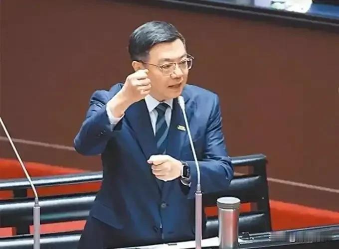 台“行政院长”卓荣泰正式宣布，

6月8日，台湾地区行政机构负责人卓荣泰主持“因