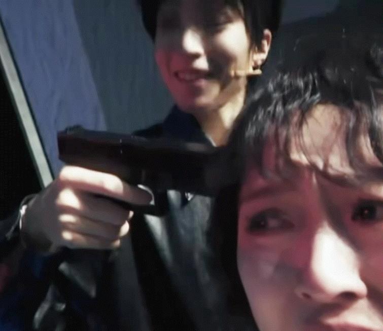 我还在品这里的表情，尤其中间有一瞬间的冷脸，太对了 