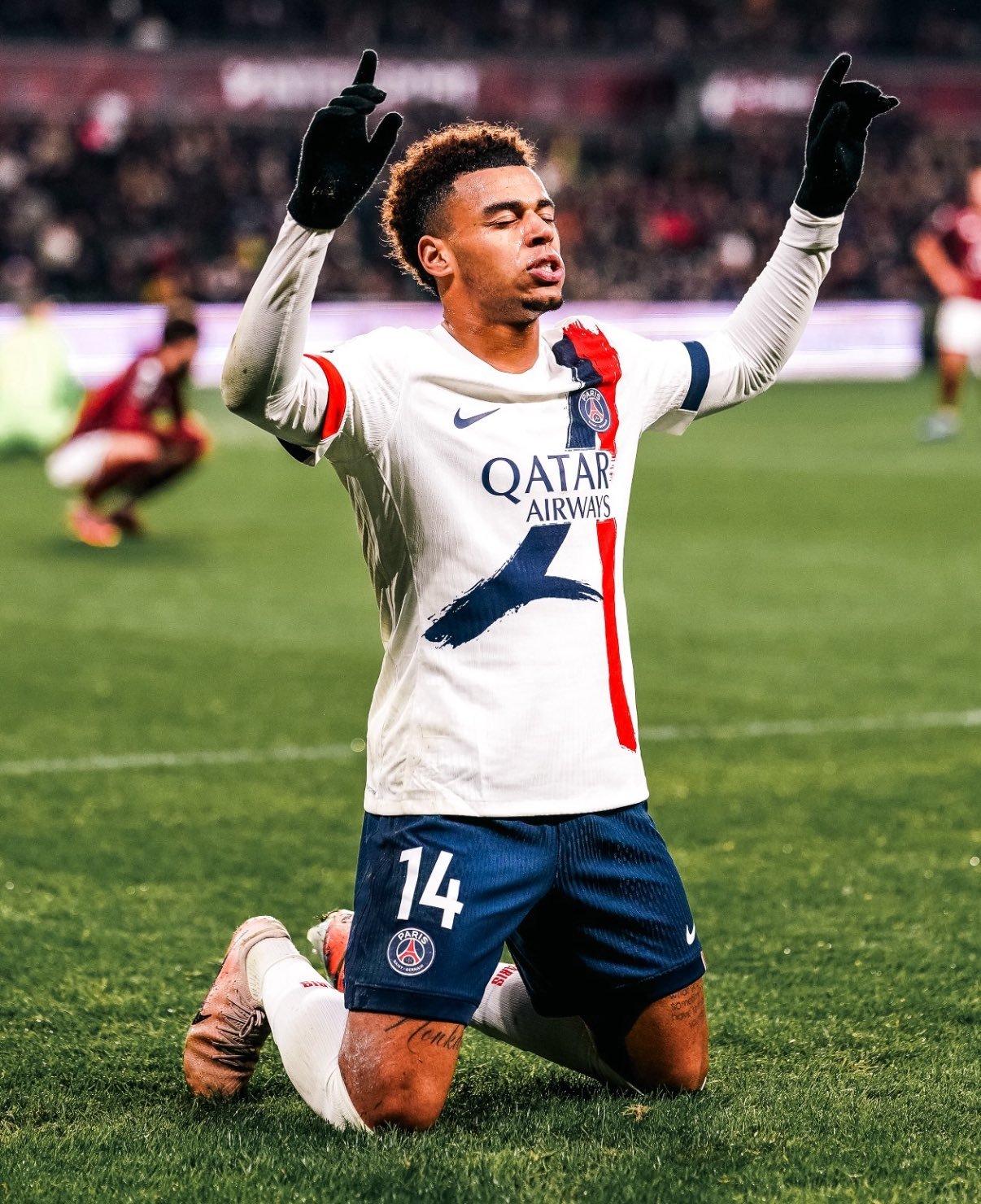 法国球迷俱乐部  杜埃的续约正在持续推进中巴黎圣日耳曼