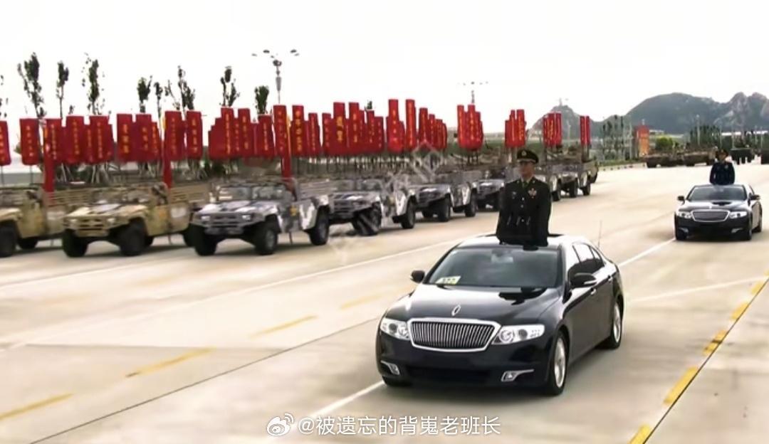 当年阅兵训练战旗方队 ，在训练初期用了旗幡样式，不知道今年阅兵战旗方队有没有保留