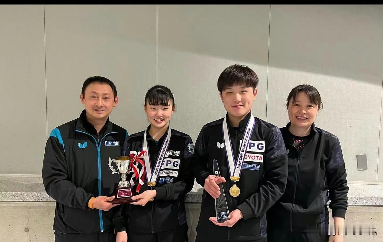2026年WTT横滨冠军赛，张本智和、张本美和亲兄妹俩同站包揽WTT顶级赛男女单
