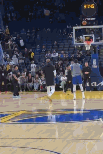 NBA场外花絮：NBA春晚金州勇士主场迎战湖人！赛前格林热身老朋友詹姆斯搞笑后盖