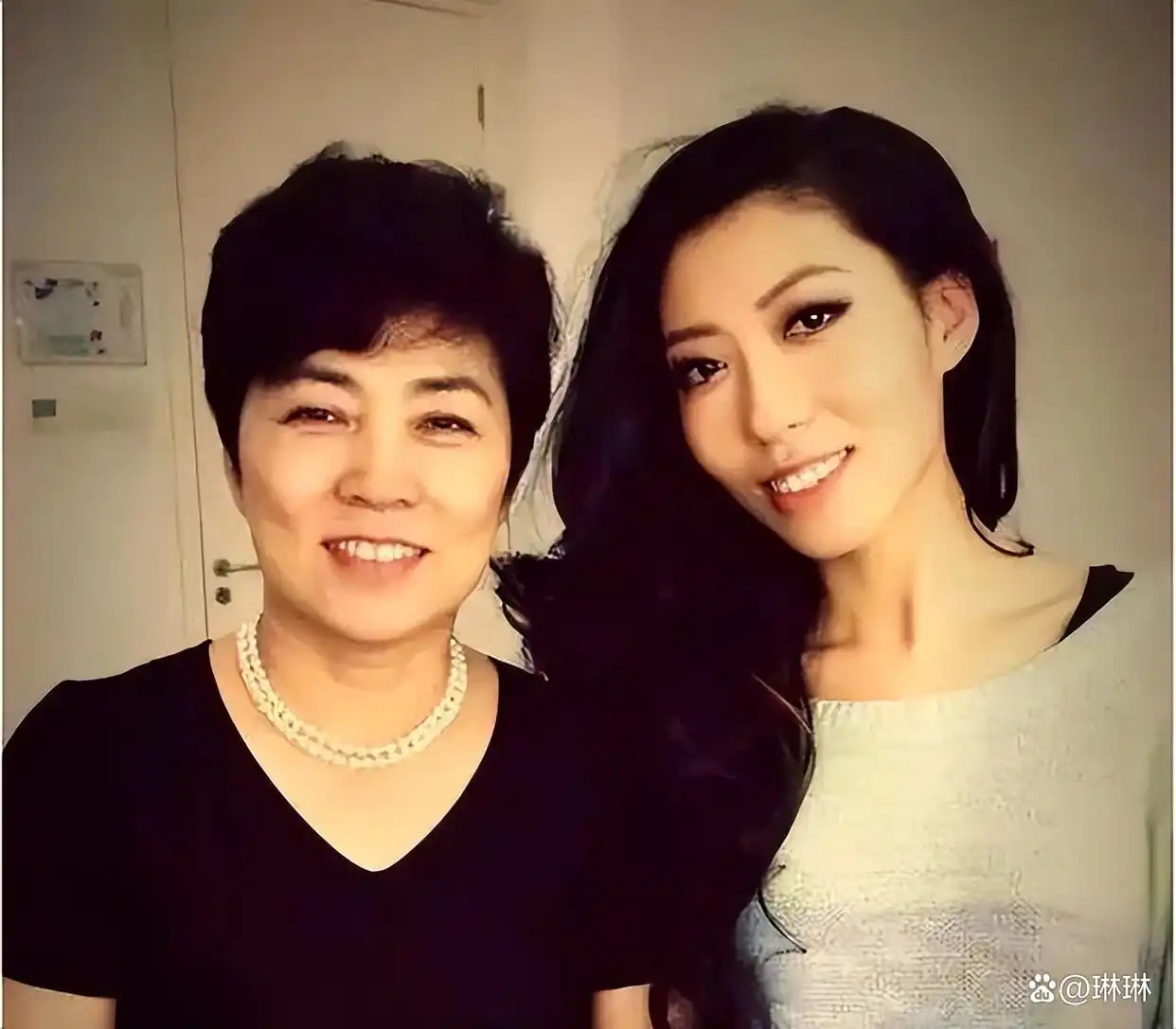 曲婉婷患癌简单科普一下，相关部门希望曲婉婷可以把她妈的赃款退回来，可以从轻处理她