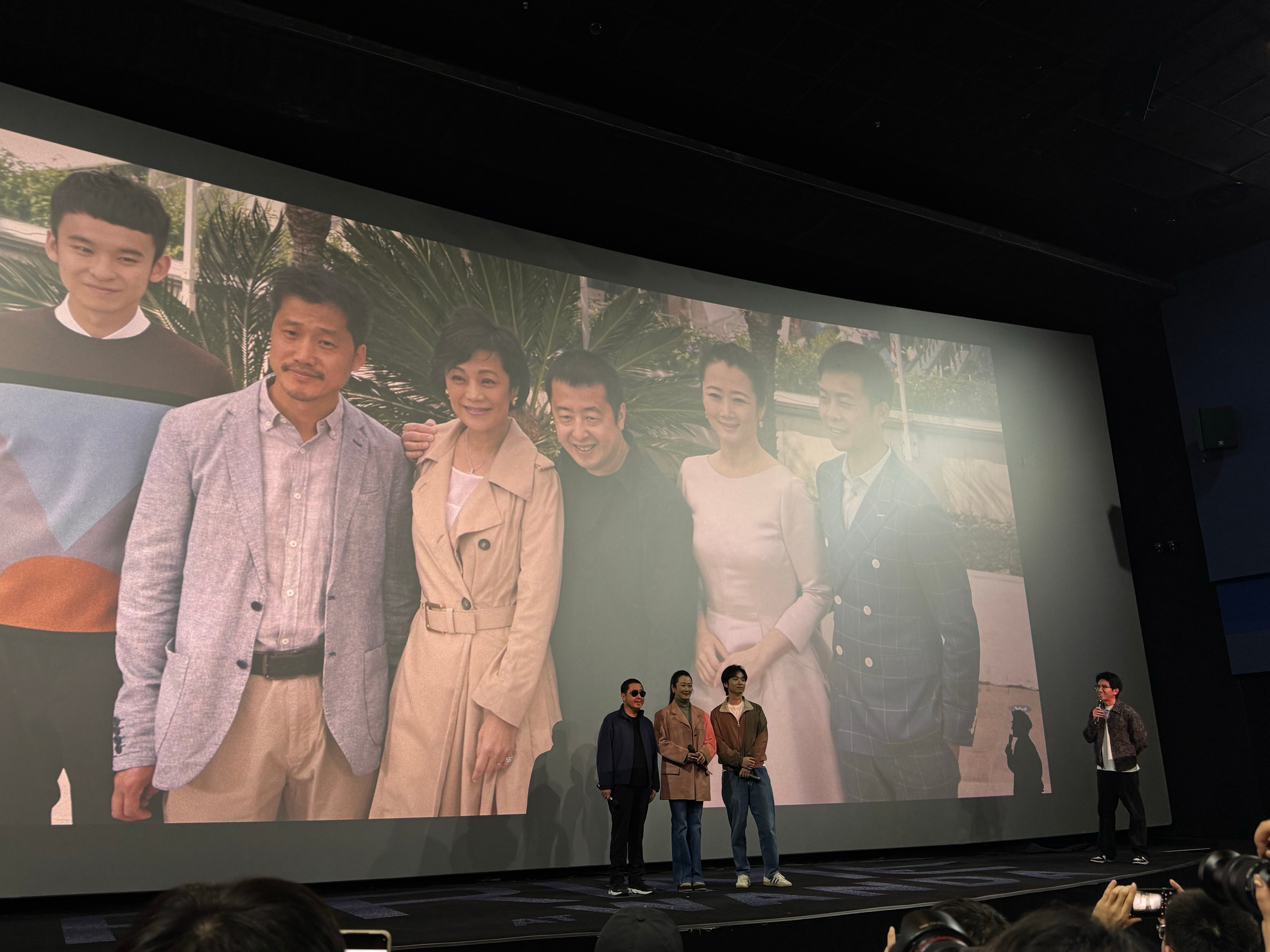 第一次看《山河故人》的时候我还在上大学，那会儿不认识贾樟柯，甚至都没有关注某个导