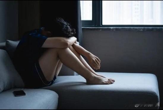 深圳14岁男生刺死同班女生的案子，一审终于判了——11月28日，凶手钟某某获刑无