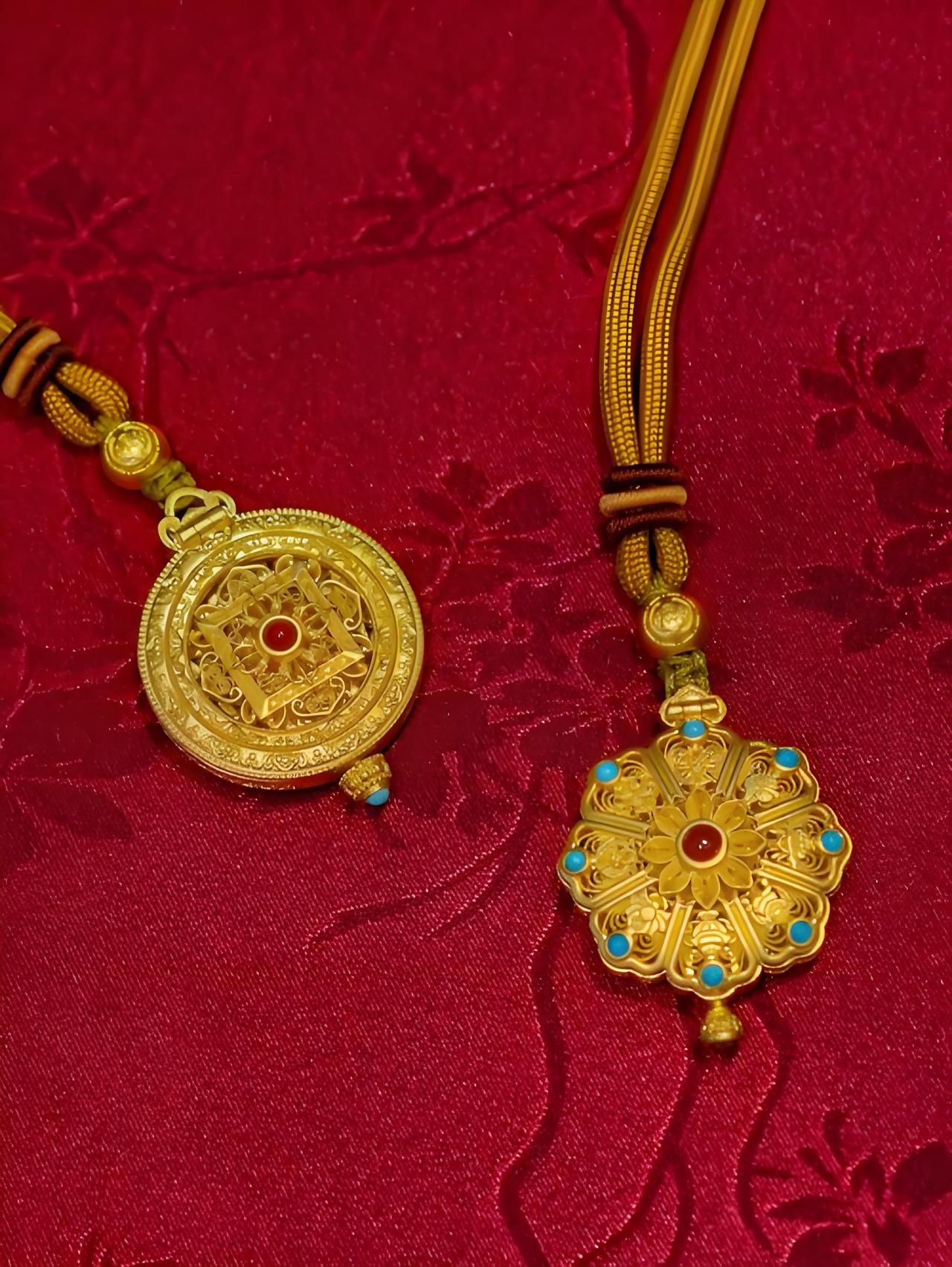 哎妈呀，今天一早瞅新闻，国际金价嗷嗷涨，一天就蹿了5.5%！伦敦金都冲到4962