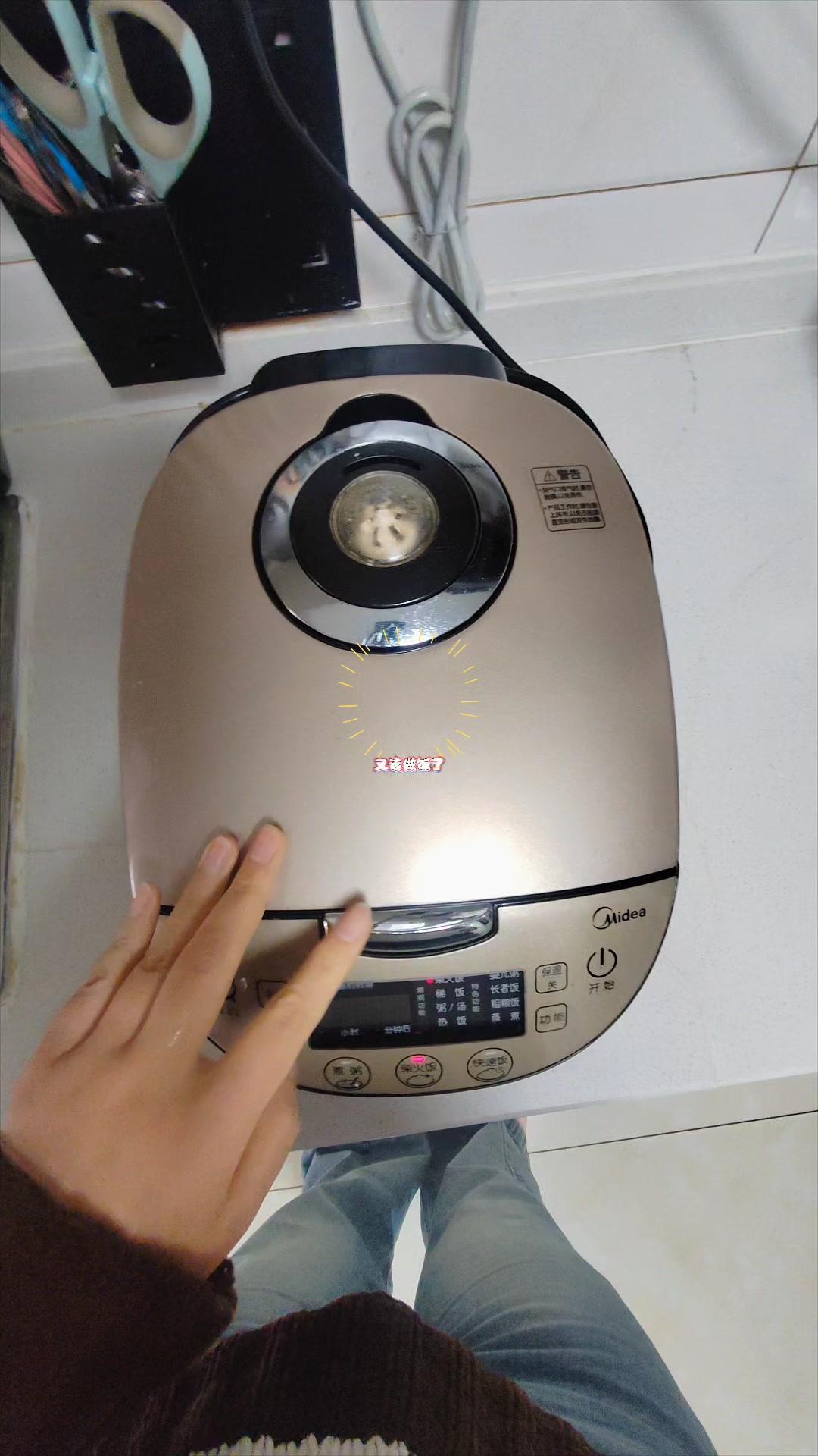 牛肉沫忘解冻？照样做出香迷糊的美味！
1️⃣准备材料：牛肉沫（可省解冻步骤，直接