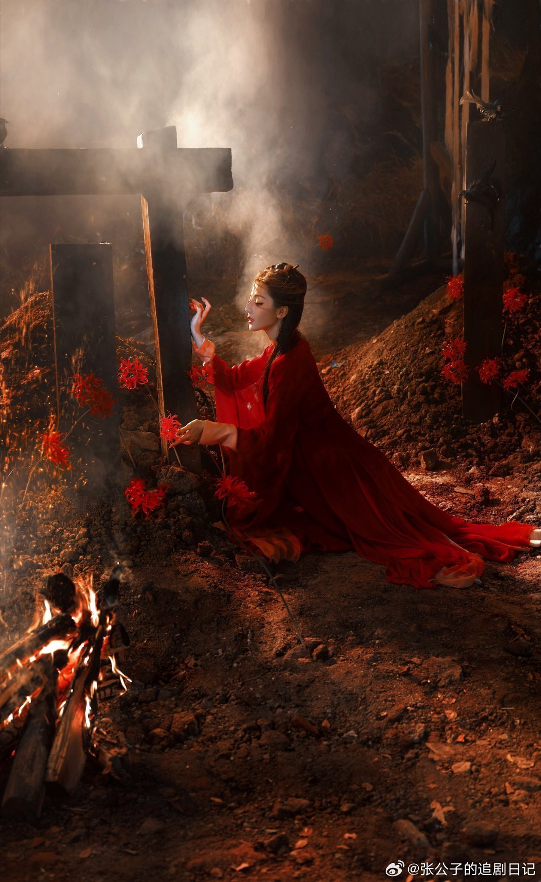 迪丽热巴红衣似火迪丽热巴贺思慕眉眼如刃 热巴这套红衣杀疯了！红裙一穿气场太强太有