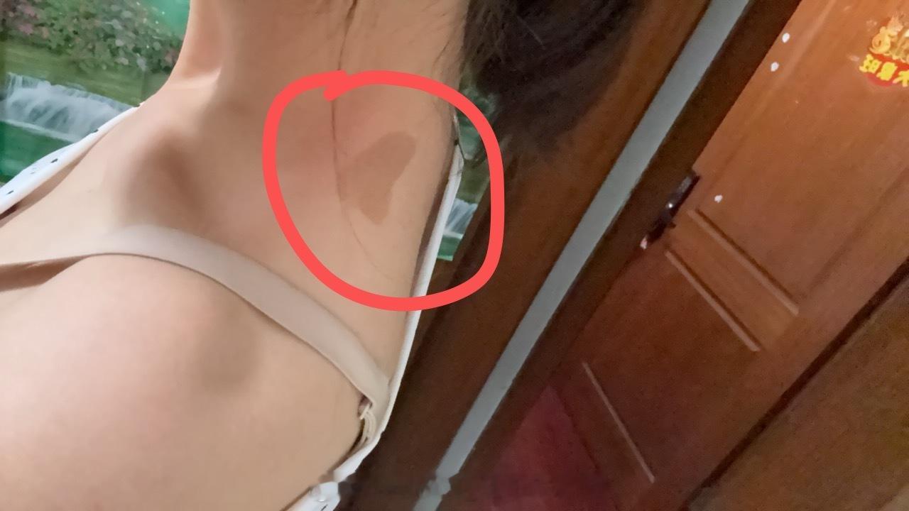 试衣服突然发现一个雷霆大爱心！我记得以前颜色没那么深啊