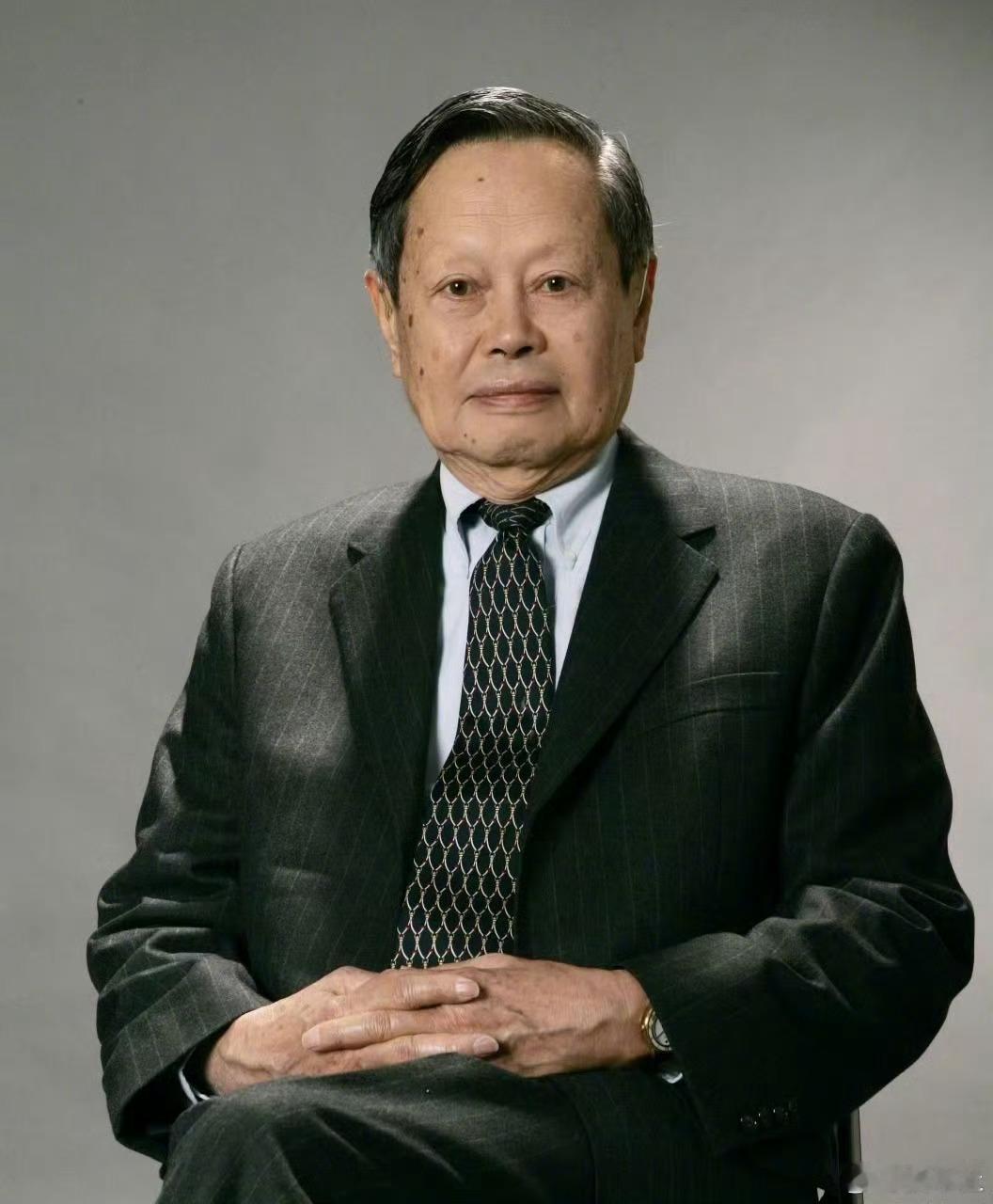 杨振宁逝世当今世界上最伟大的物理学家，走了。杨振宁先生因病逝世杨振宁逝世杨老一路