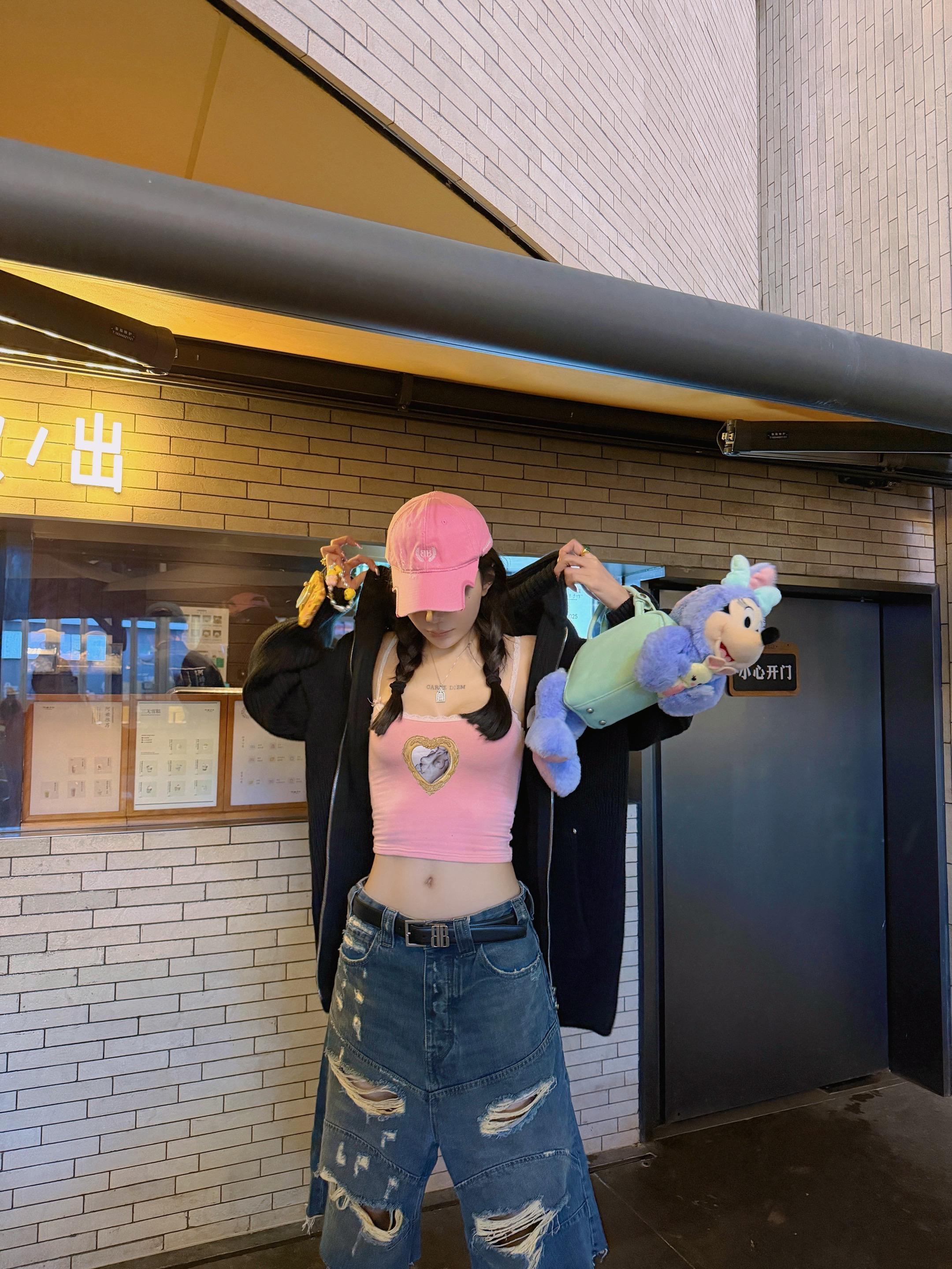 我是个想一出是一出的人  但有人愿意陪我  我就会觉得很幸福