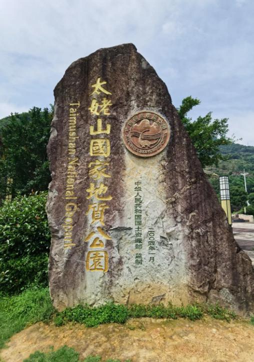 美国外交大瘫痪：一半驻外机构群龙无首
亲爱的朋友们大家好，我是海林小百科，今天我