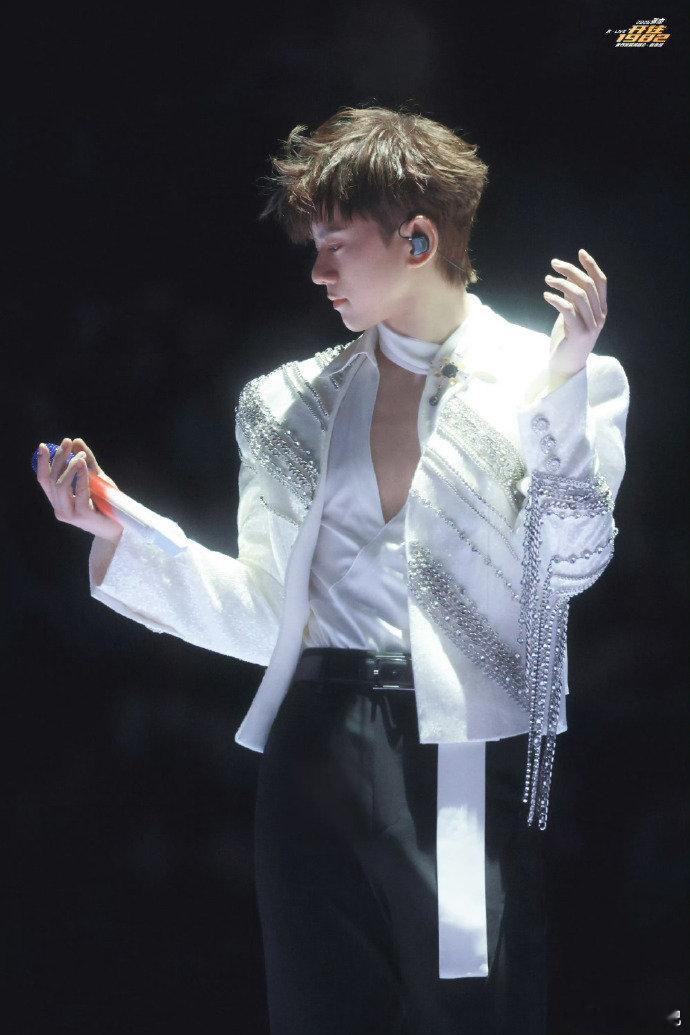 张杰张杰终于听上了自己的演唱会成都朋友也太幸运了吧！张杰连开九场还周周更歌单，还