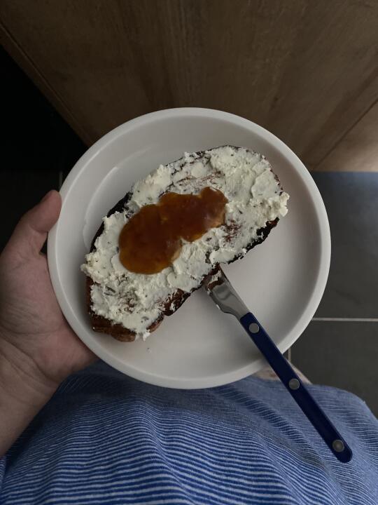 Apricot jam on my toast 🧡宣布杏子酱完胜