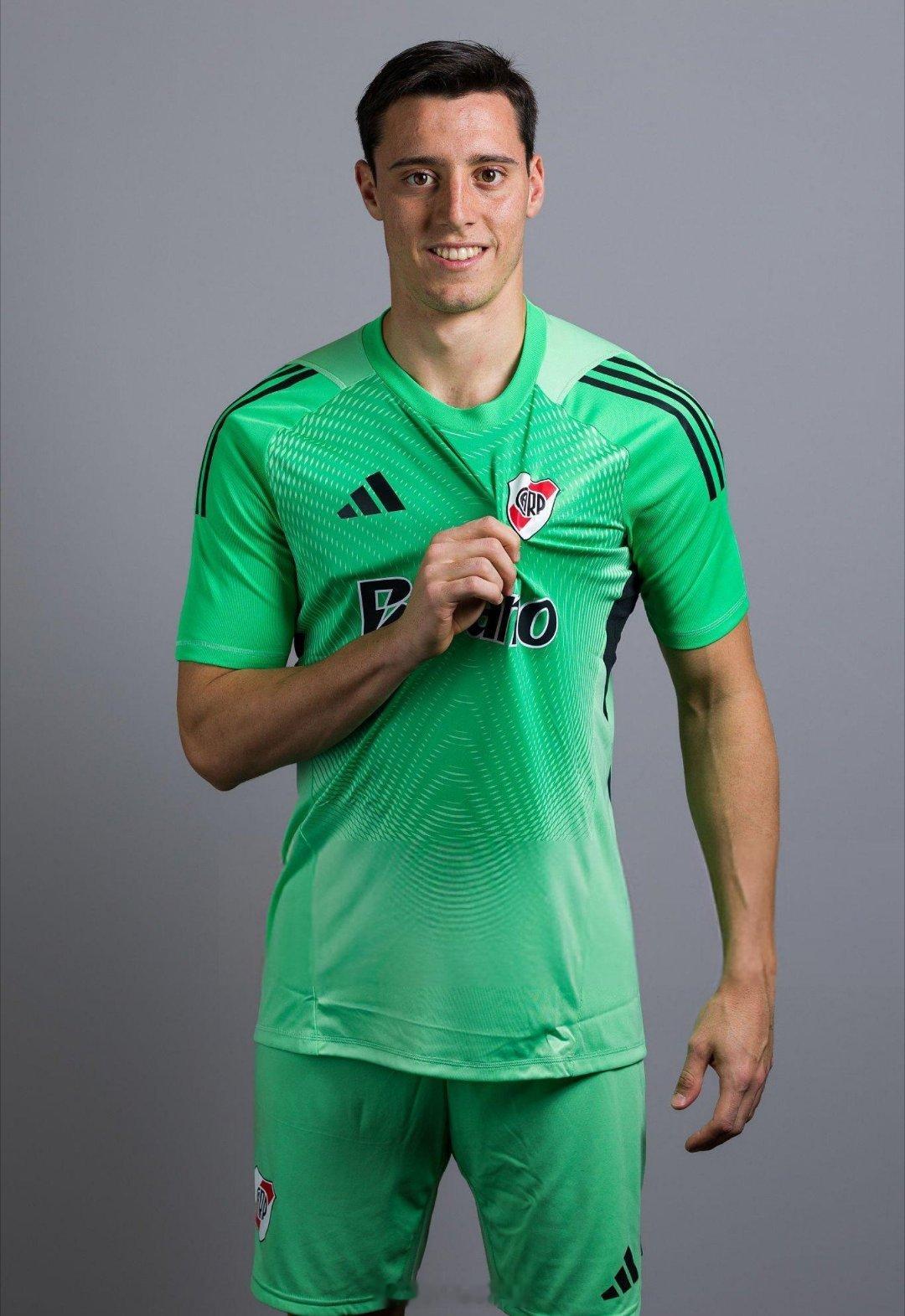 河床[超话] 🇦🇷 河床预备队替补门将圣地亚哥·贝尔特兰是阿根廷国家队此次集