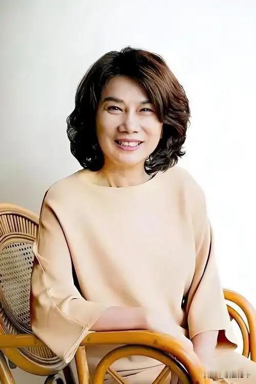 别骂董明珠“偏激”！她的“不用海归”，藏着中国制造业的保命经
 
以前很多人批驳