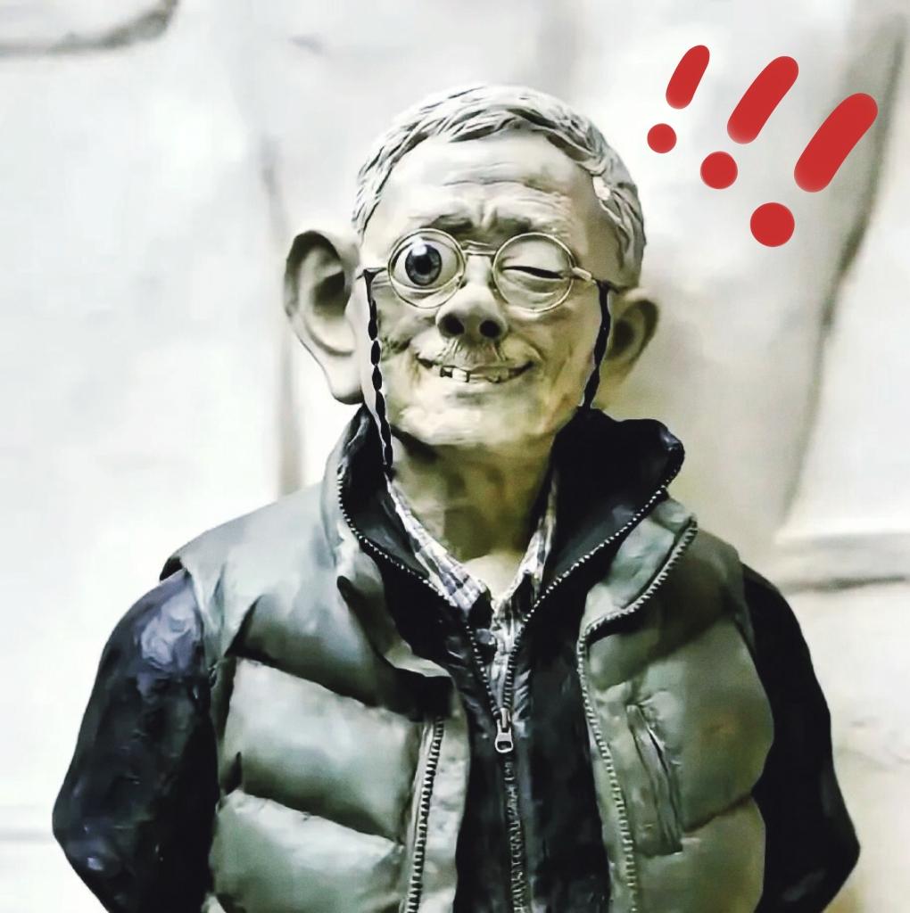 看到网友给田世信教授弄的这个“雕像”，我是真没绷住，这届网友办事是真厉害啊！
