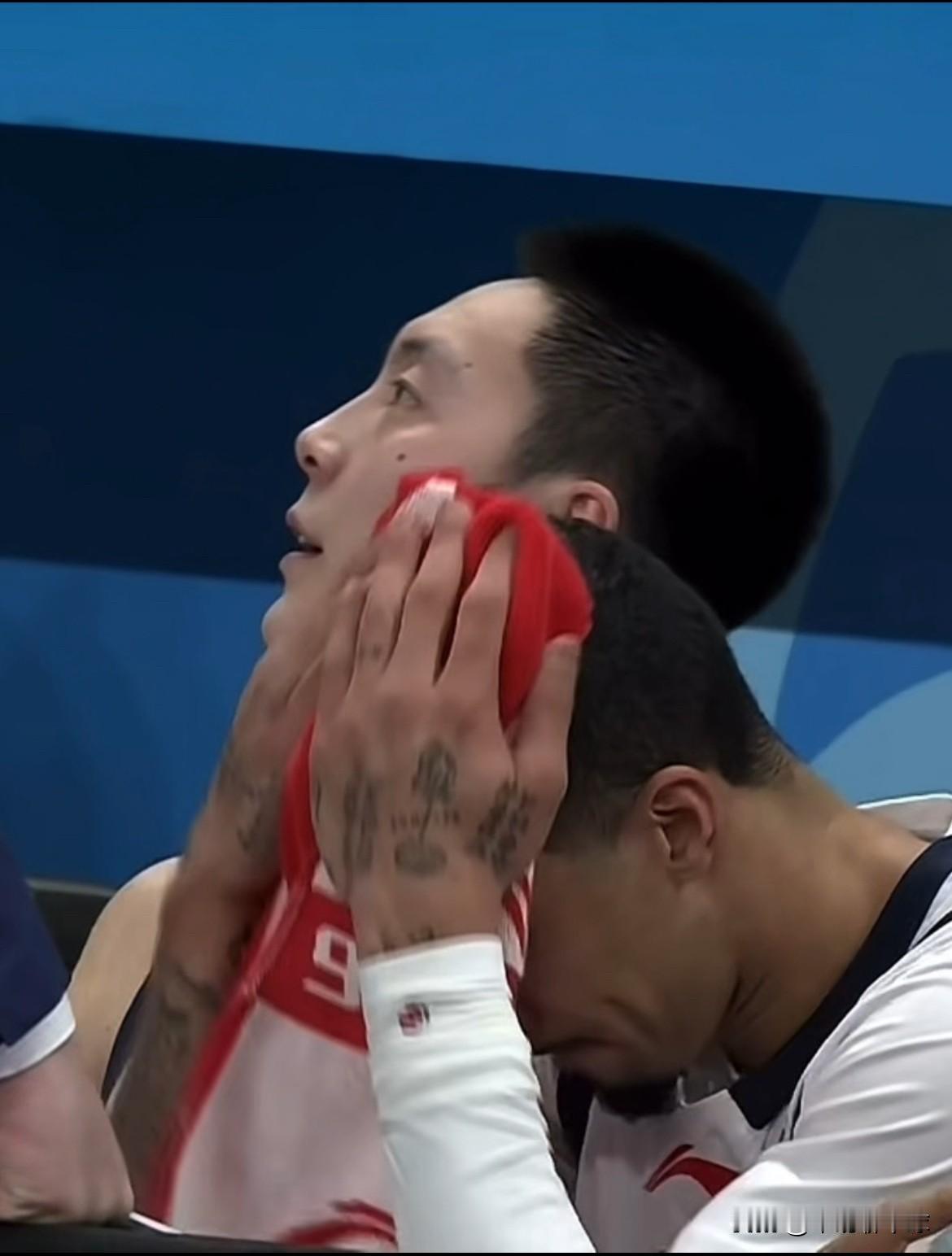 广东男篮队史首败：徐杰伤退！
广东男篮客场对阵宁波男篮，最终以81-94告负。宁