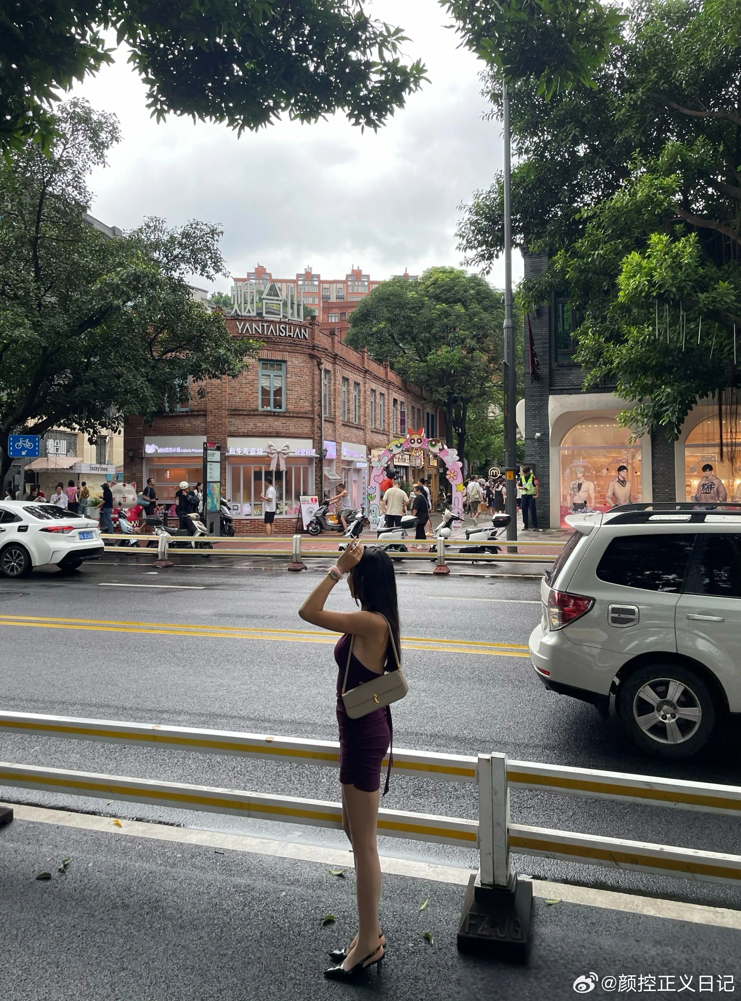 顶级街拍福州街头美女绘梦长廊