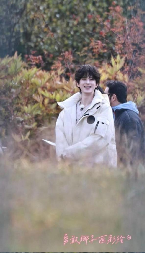 今日份治愈来源：敖瑞鹏跑男饭拍！软fufu小卷毛，好看得让人想rua！敖敖瑞鹏 