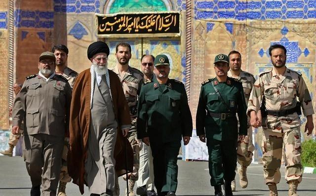 哈梅内伊不是马杜罗，美国不管是抓捕还是击杀，都不是好的选择！因为动了哈梅内伊会激