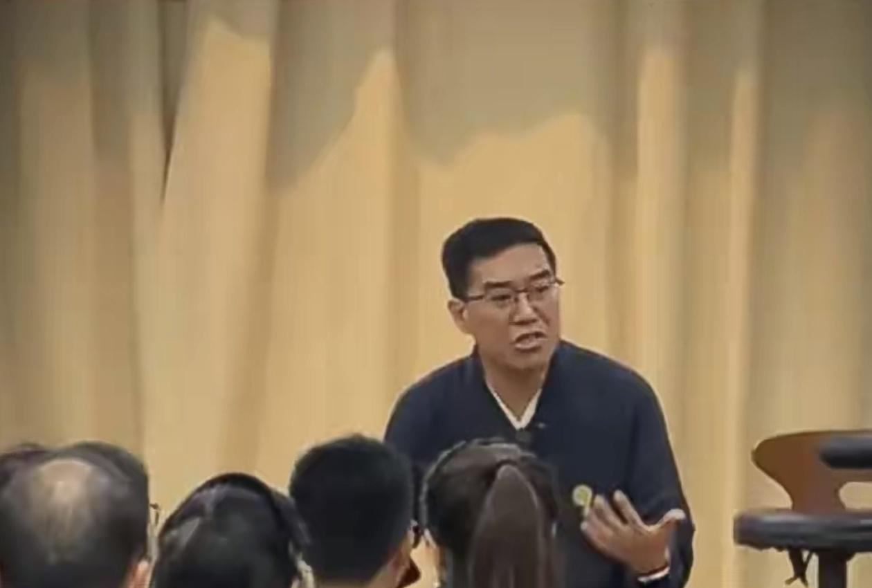 传销头目出狱后，摇身一变成国学大师？
 
很多人直到现在才反应过来，最近被新昌多