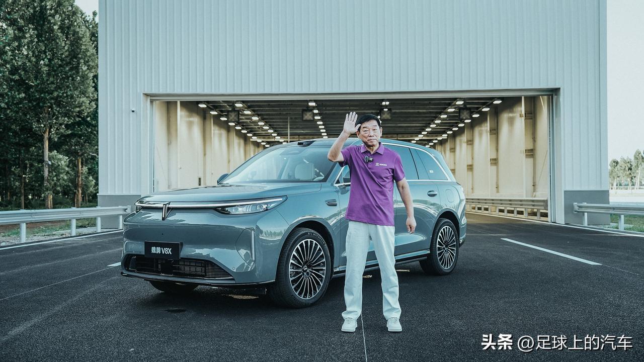 换作别的老板，这种时候完全可以让工程师出来顶一下，但魏建军却毅然决然的选择了躬身