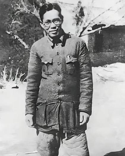 1946年，胡宗南将一美女特务叫来，说：“我们捉到了共党的一条大鱼，你要不惜一切
