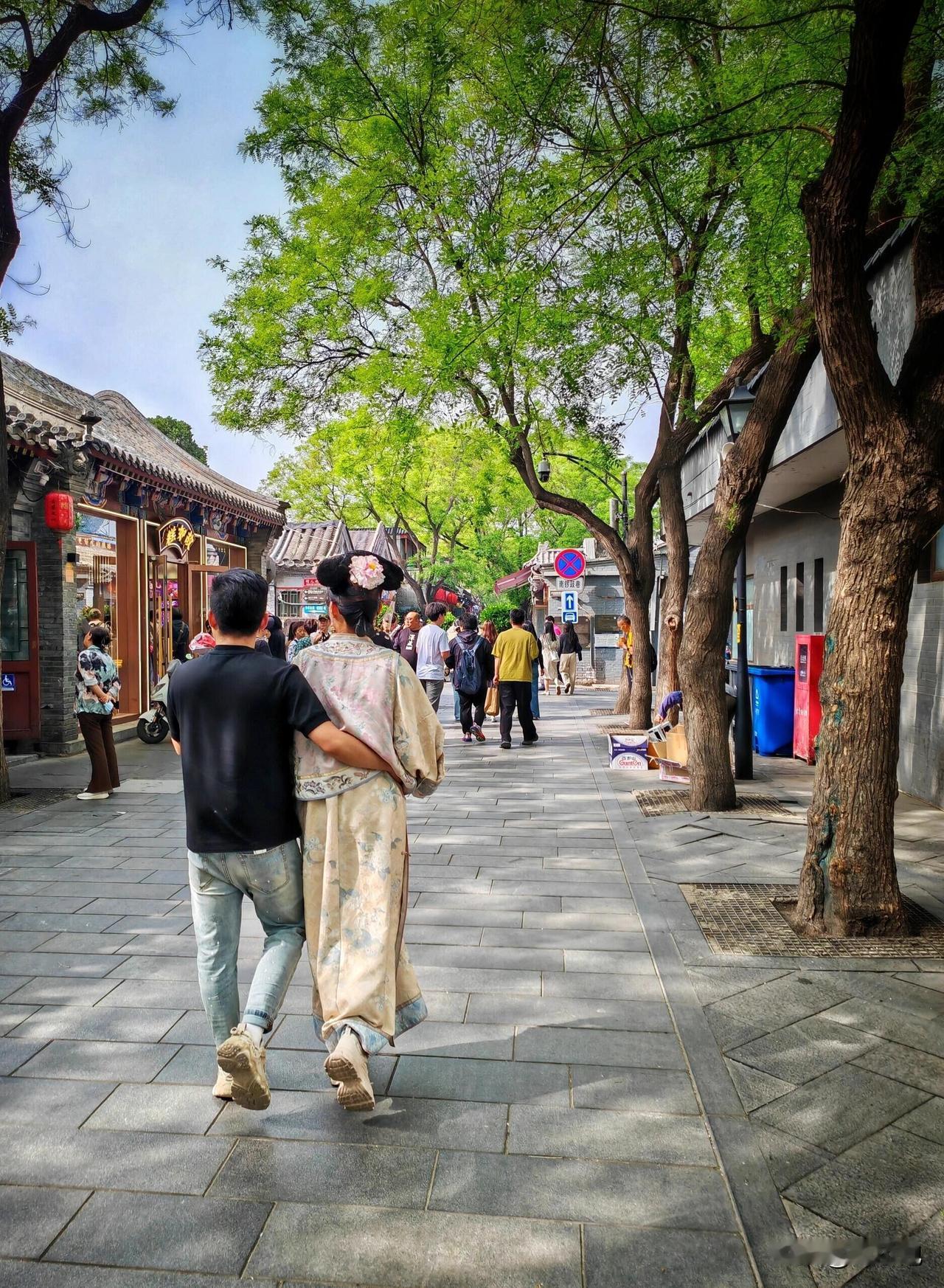 老北京人涂松岩再次从京城前线发来实时汇报：穿越时空的爱恋！
继上次涂松岩发了一张