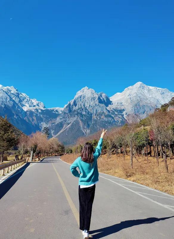 最好的贵人是自己，没有人会去帮助一个毫无价值的人，你必须要好好的经营自己，就算你