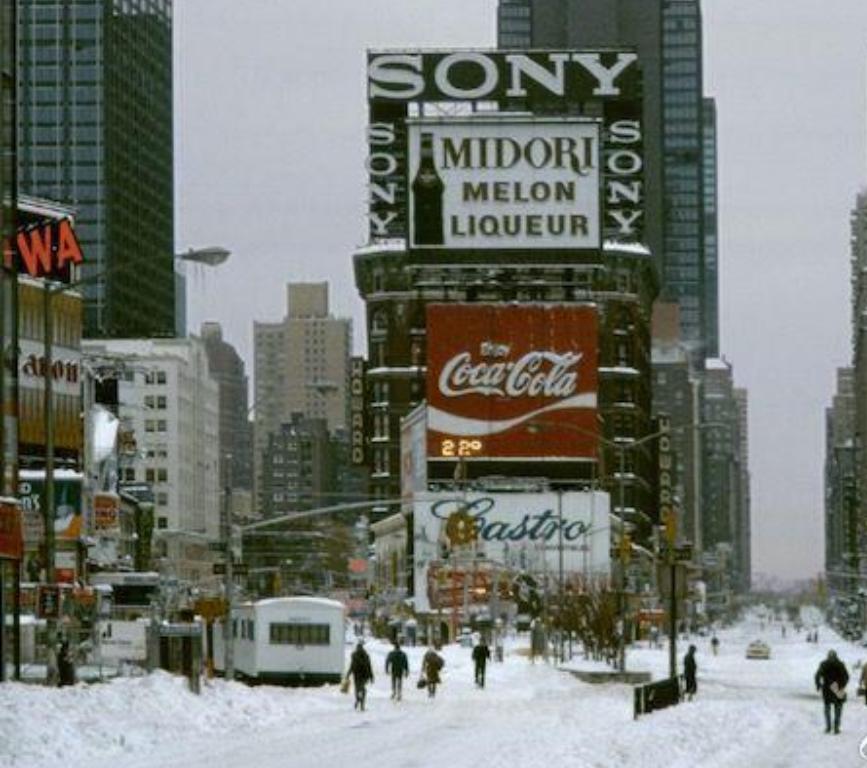 要是早点看你的视频，我就不听我妈的忽悠去美国了，女子通过直播连线了博主，说出了自