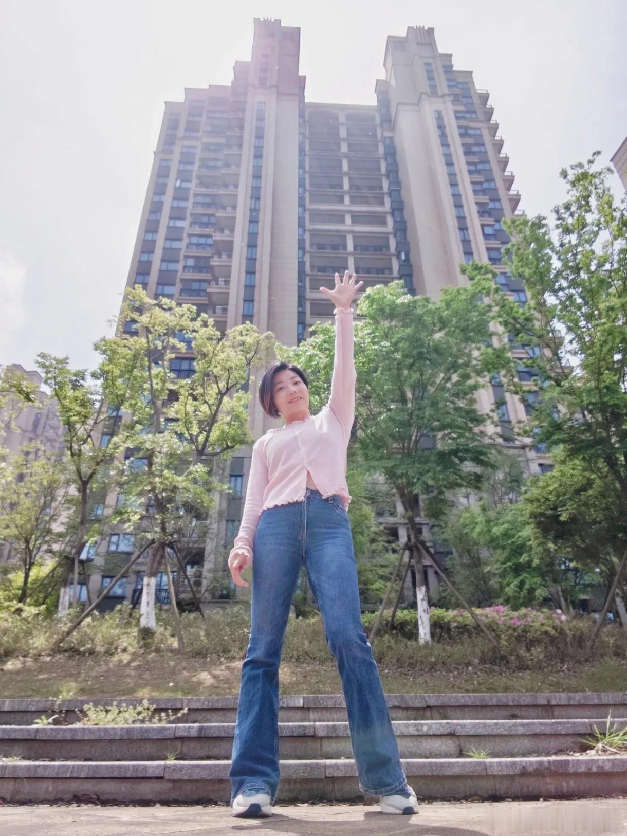 日常分享一枝红杏出墙来了