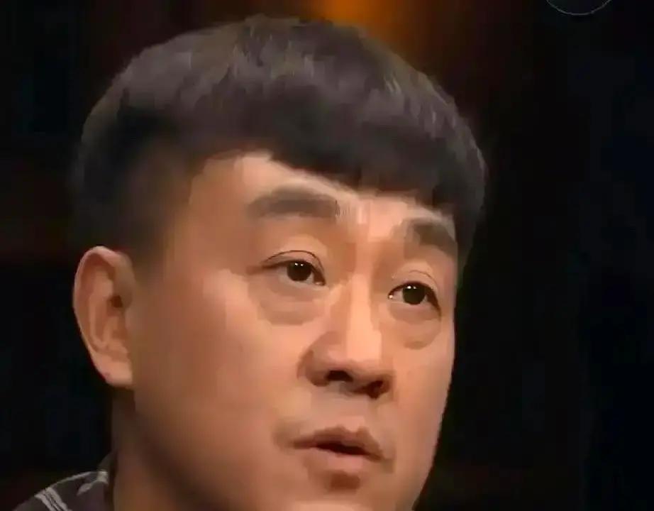 60岁何冰谢幕不返场
 
他把最后一句台词留在舞台，灯灭就走。黄牛手里《鸟人》票