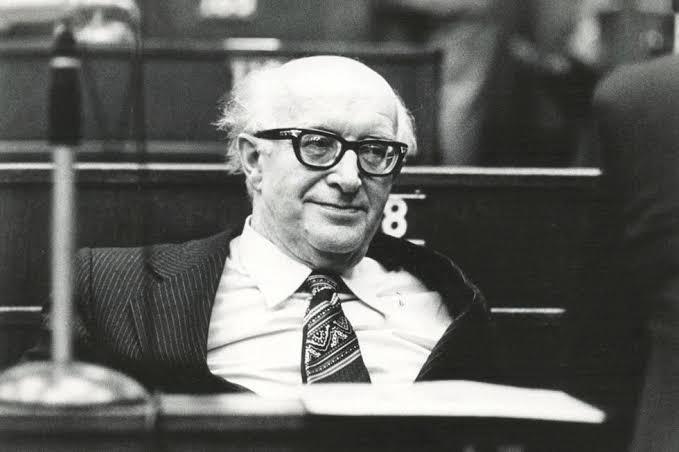 恩斯特·阿亨巴赫（Ernst Achenbach，1909-1991）德国律师、