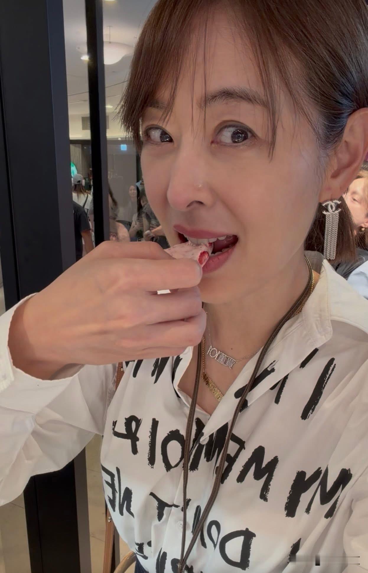 台北101董事长贾永婕今（20日）在社媒发文叫嚣称，哎哟，对岸这些小粉红都在我评