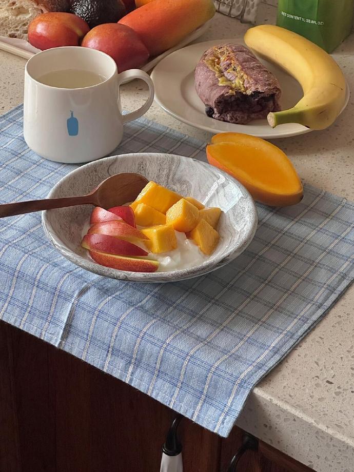 慢生活美学进行时 用水果点亮心情 让茶香浸润时光 被剧情温柔包裹 最好的治愈，是