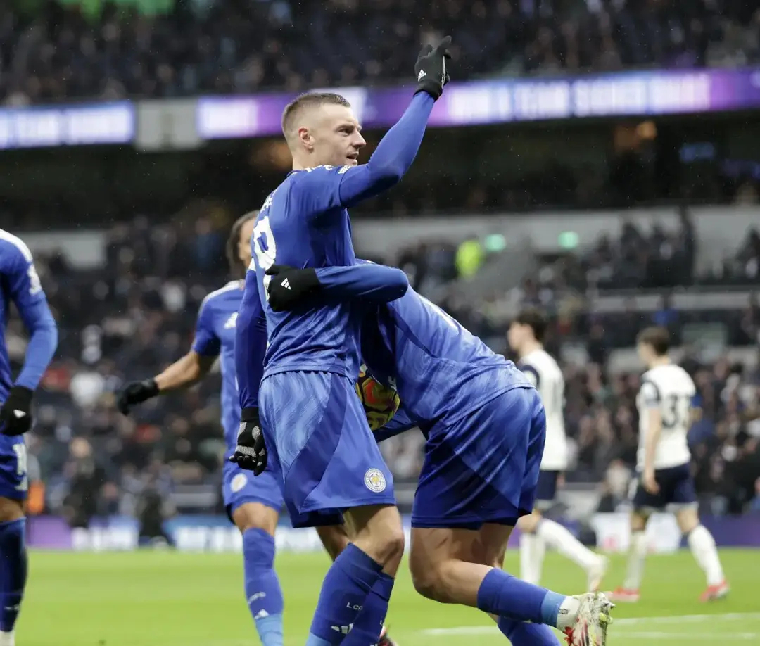 英超联赛第23轮迎来一场保级大战，热刺主场迎来莱斯特城的挑战。上半场比赛，里沙利