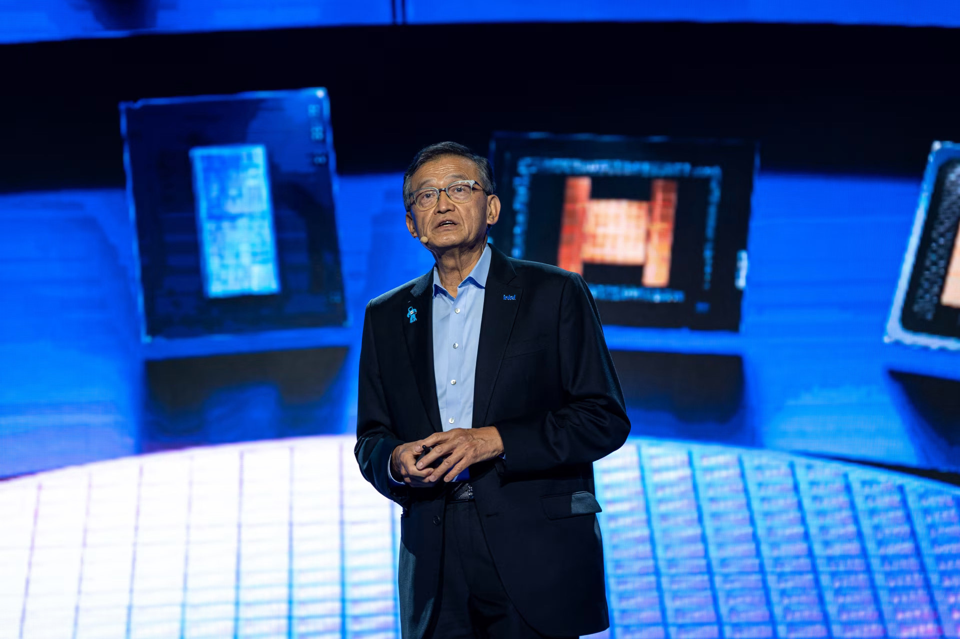 【《华尔街日报》：Apple 去年因与 Intel 的芯片协议而避免了半导体关税