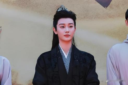 《百花杀》范帅琦女扮男装帅到认不出，网友直呼比男主还带感，这才是真正不糊弄观众的