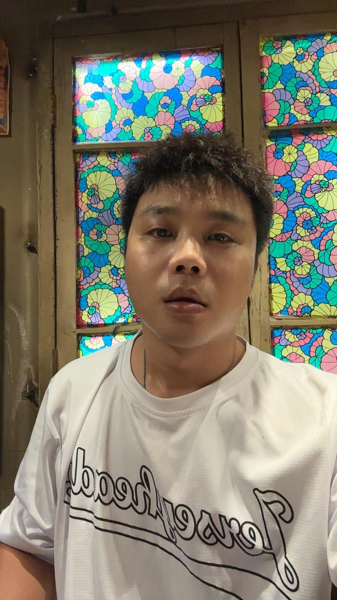 到重庆的第一天真他妈辣我的观赛搭子 ​​​