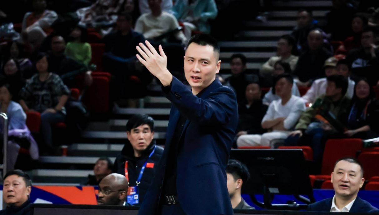 上港会不会考虑？何时篮球场上也能看到上海德比！我们看到久事除了足球外还有篮球！那