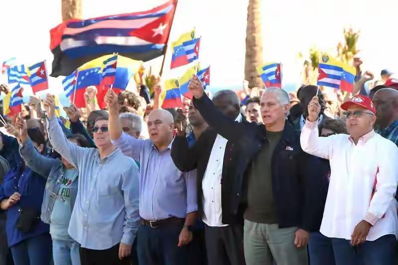 “唐罗主义”2026年炸裂开局：抓马杜罗，拉美国家脊背发凉
2026年开局才几天