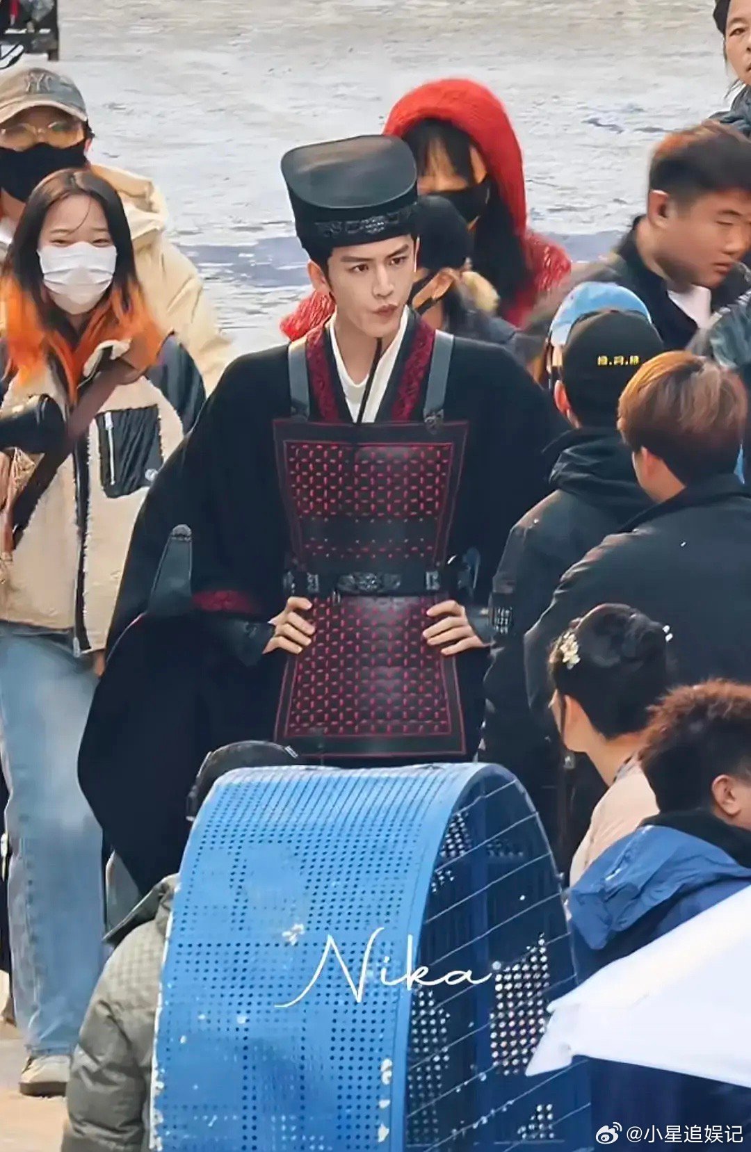 这服化道真的复原了吗？张凌赫也驾驭不了这么夸张的 