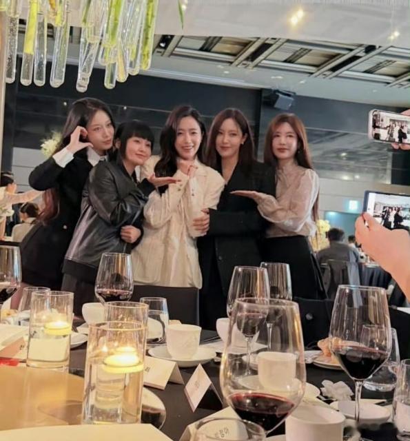 Tara朴昭妍两次缺席成员婚礼 在咸恩静婚礼上合体T-ara朴昭妍因为在阿联酋迪