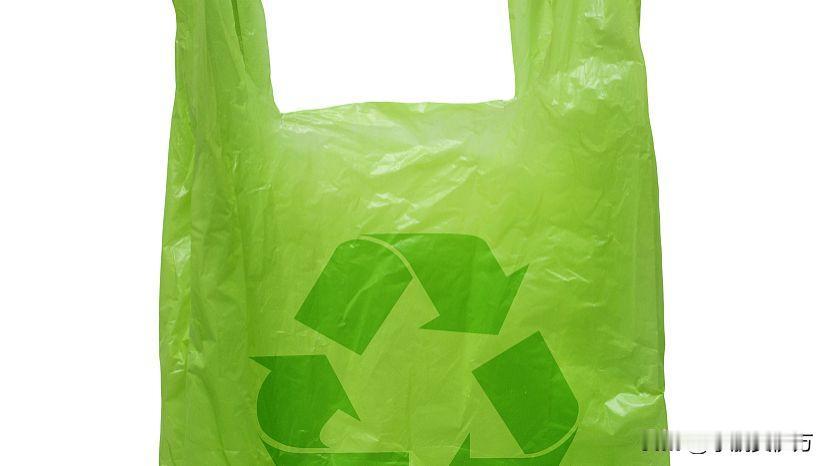 “解释不清了！”山东一女子，用洗衣机洗衣服时，意外发现洗过的衣服特别干净，连边角